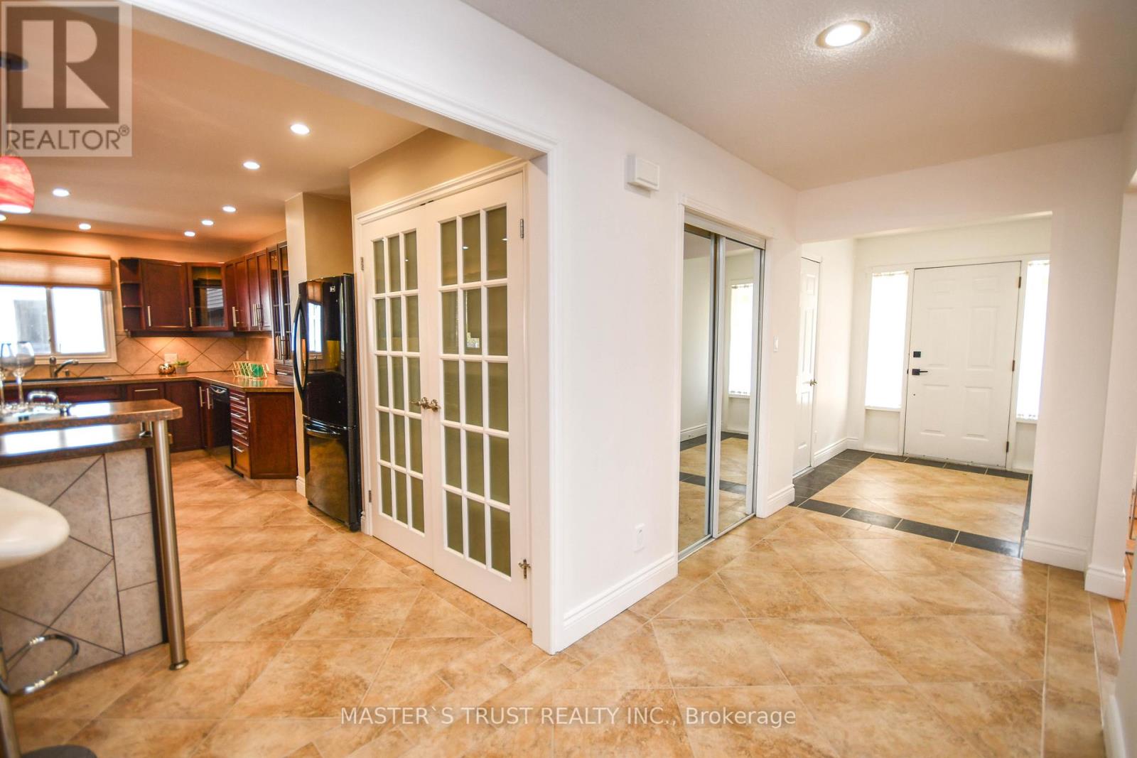 Upper Unit - 197 Browning Trail, Barrie (Letitia Heights), Ontario  L4N 5H6 - Photo 7 - S12556134