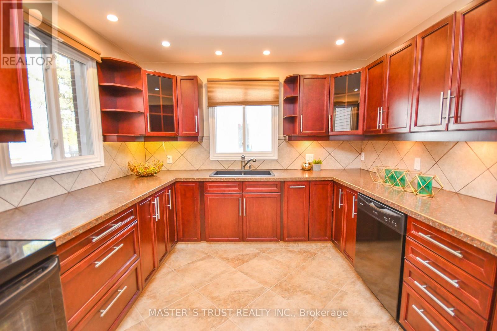 Upper Unit - 197 Browning Trail, Barrie (Letitia Heights), Ontario  L4N 5H6 - Photo 9 - S12556134