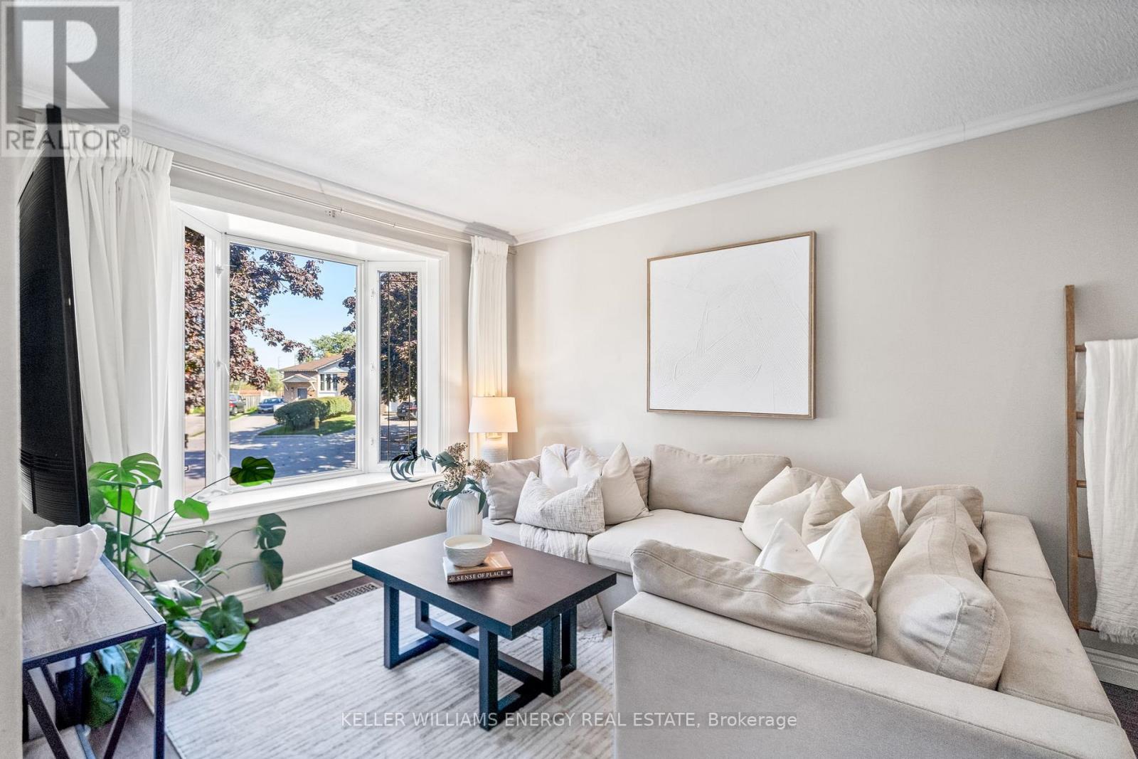 6 Fairbairn Court, Clarington, Ontario  L1C 4K9 - Photo 3 - E12556182