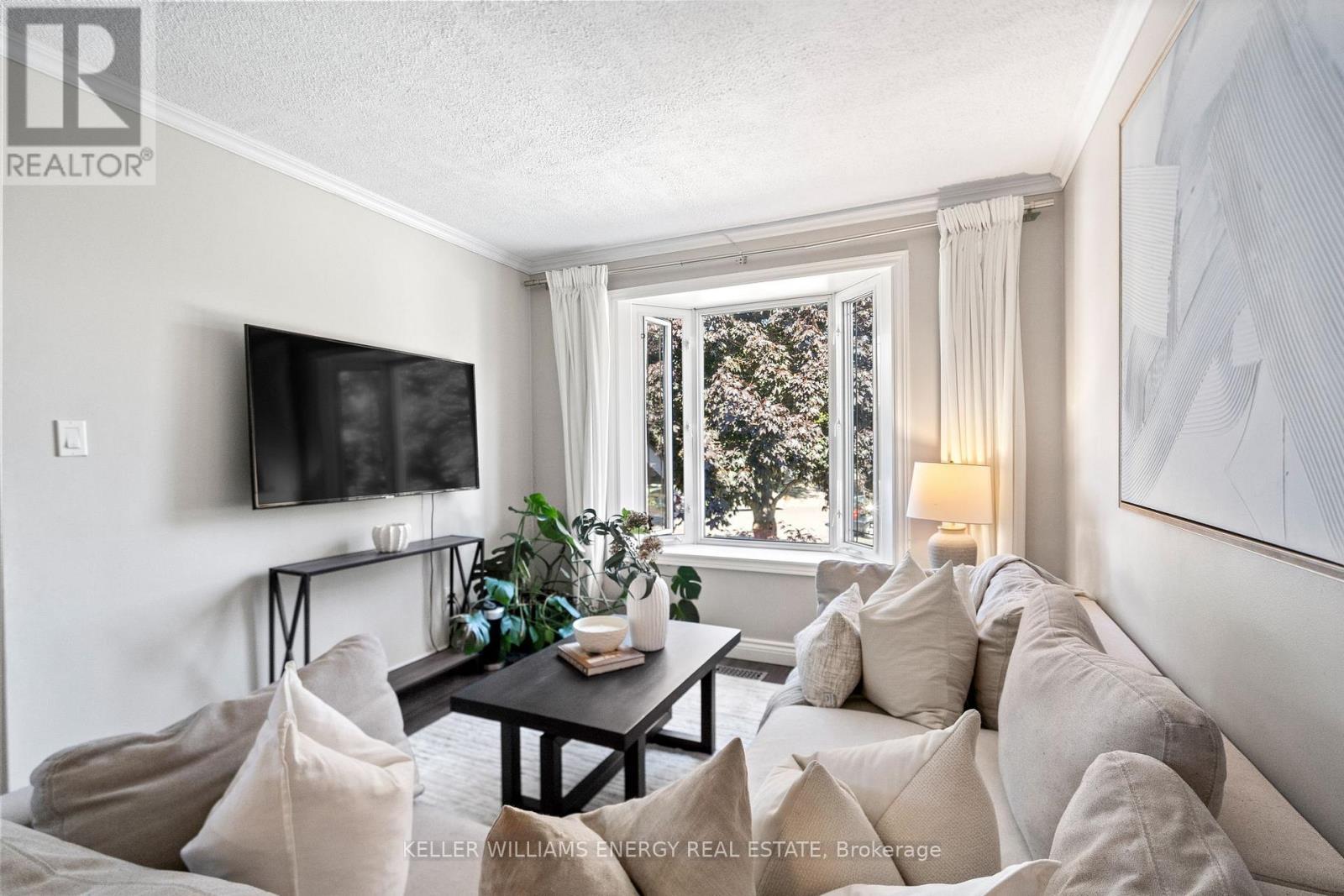 6 Fairbairn Court, Clarington, Ontario  L1C 4K9 - Photo 4 - E12556182