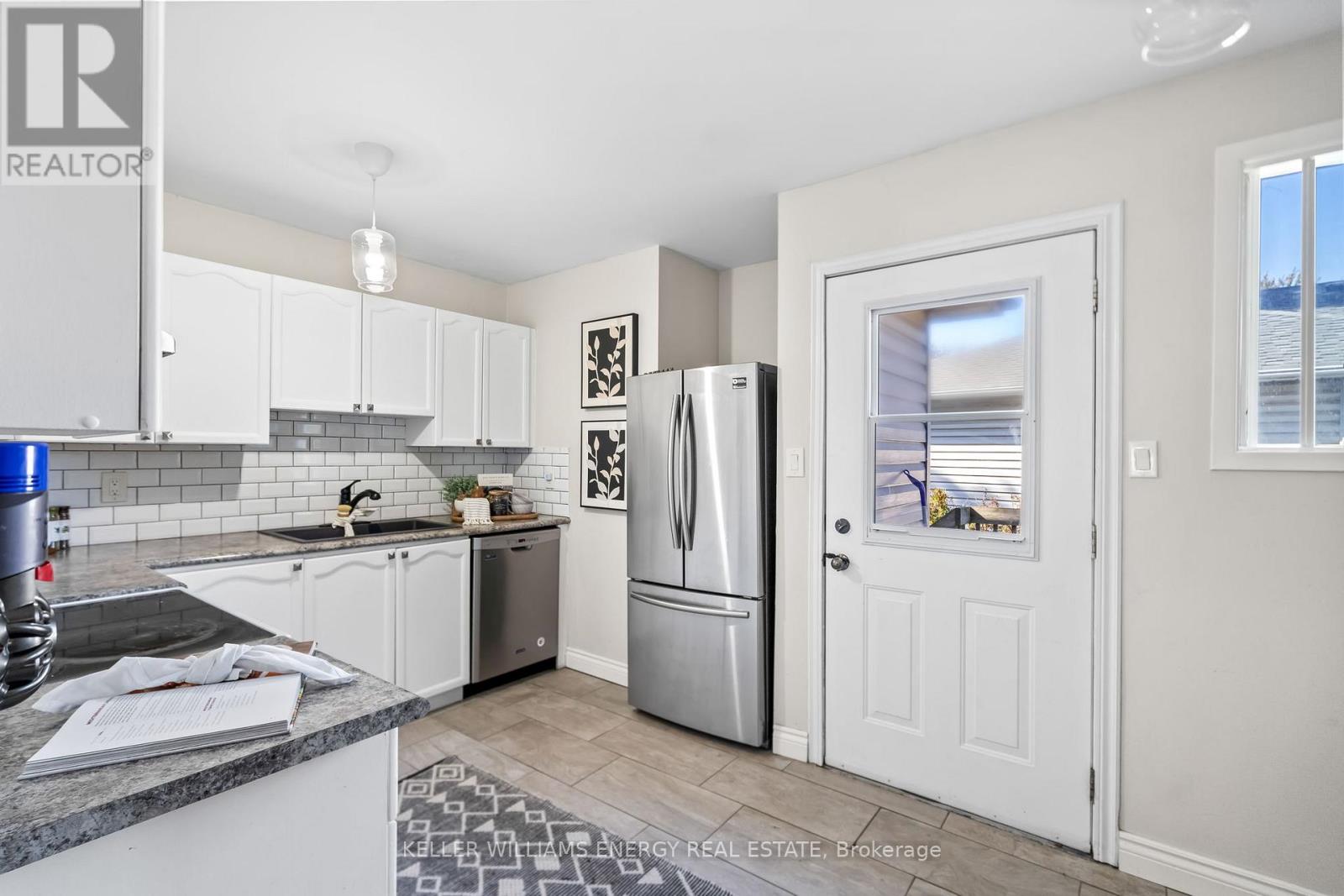 6 Fairbairn Court, Clarington, Ontario  L1C 4K9 - Photo 9 - E12556182