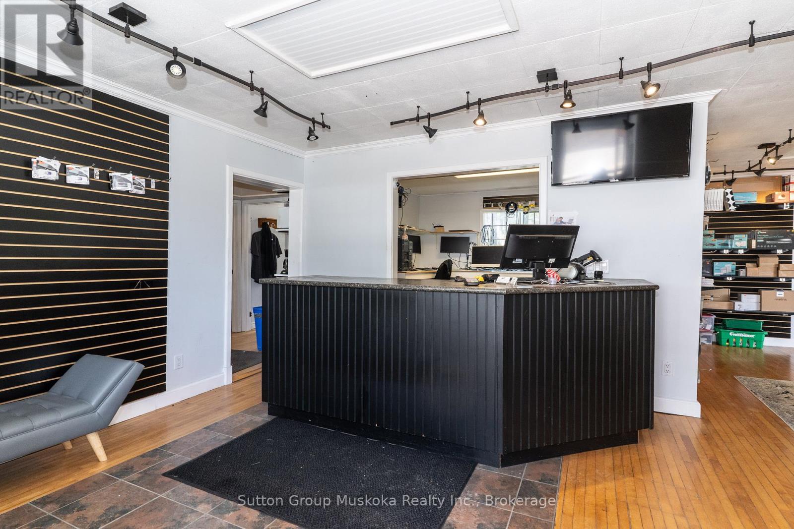 6 Chaffey Street, Huntsville, Ontario P1H 1H4 - Photo 2 - X12556174