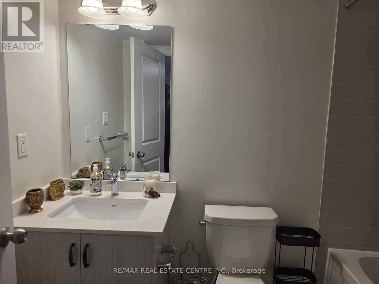 Bsmt - 24 Vineyard Drive, Brampton, Ontario  L6Y 2A5 - Photo 2 - W12555926