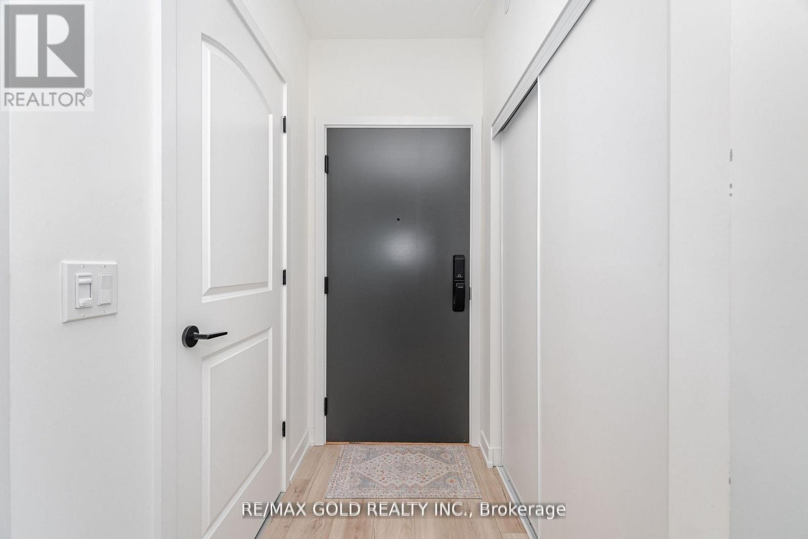 1104 - 345 Wheat Boom Drive, Oakville, Ontario  L6H 7X4 - Photo 2 - W12555936