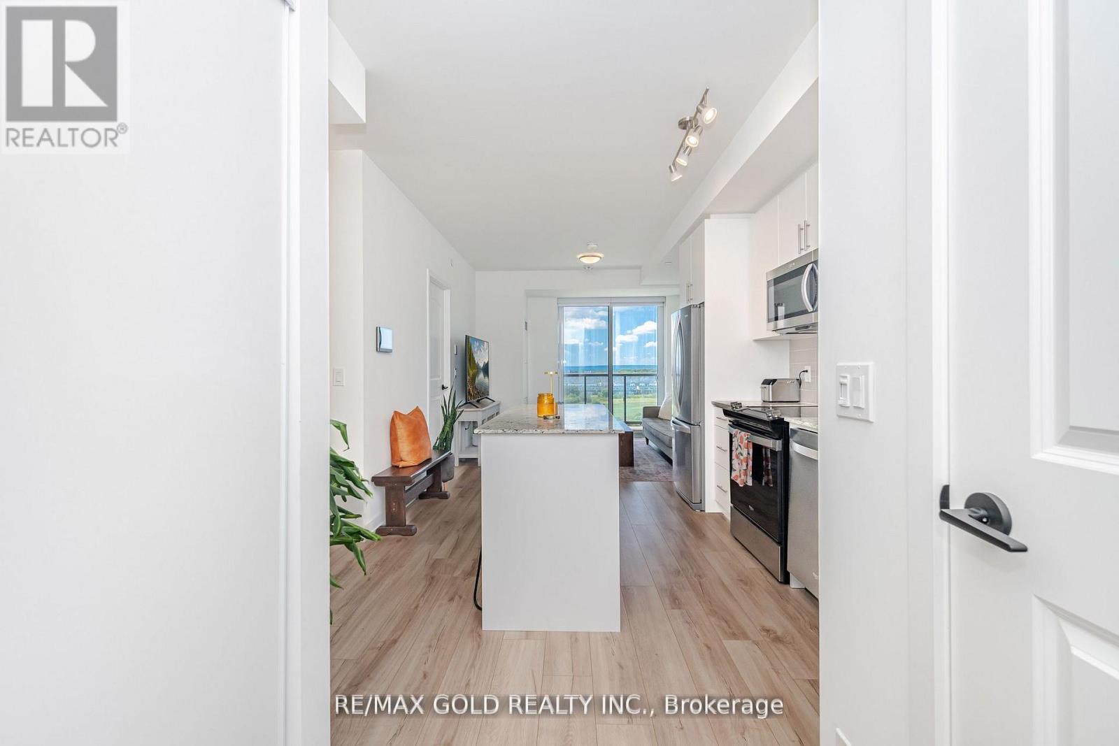 1104 - 345 Wheat Boom Drive, Oakville, Ontario  L6H 7X4 - Photo 3 - W12555936