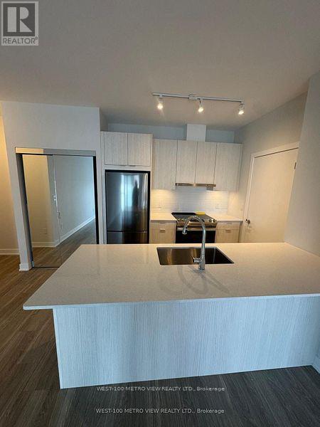 2501 - 430 Square One Drive, Mississauga, Ontario  L5B 0L6 - Photo 2 - W12555952