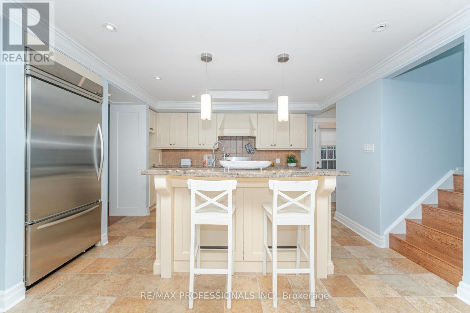 34 Lorraine Crescent, Brampton, Ontario  L6S 2R7 - Photo 13 - W12556024