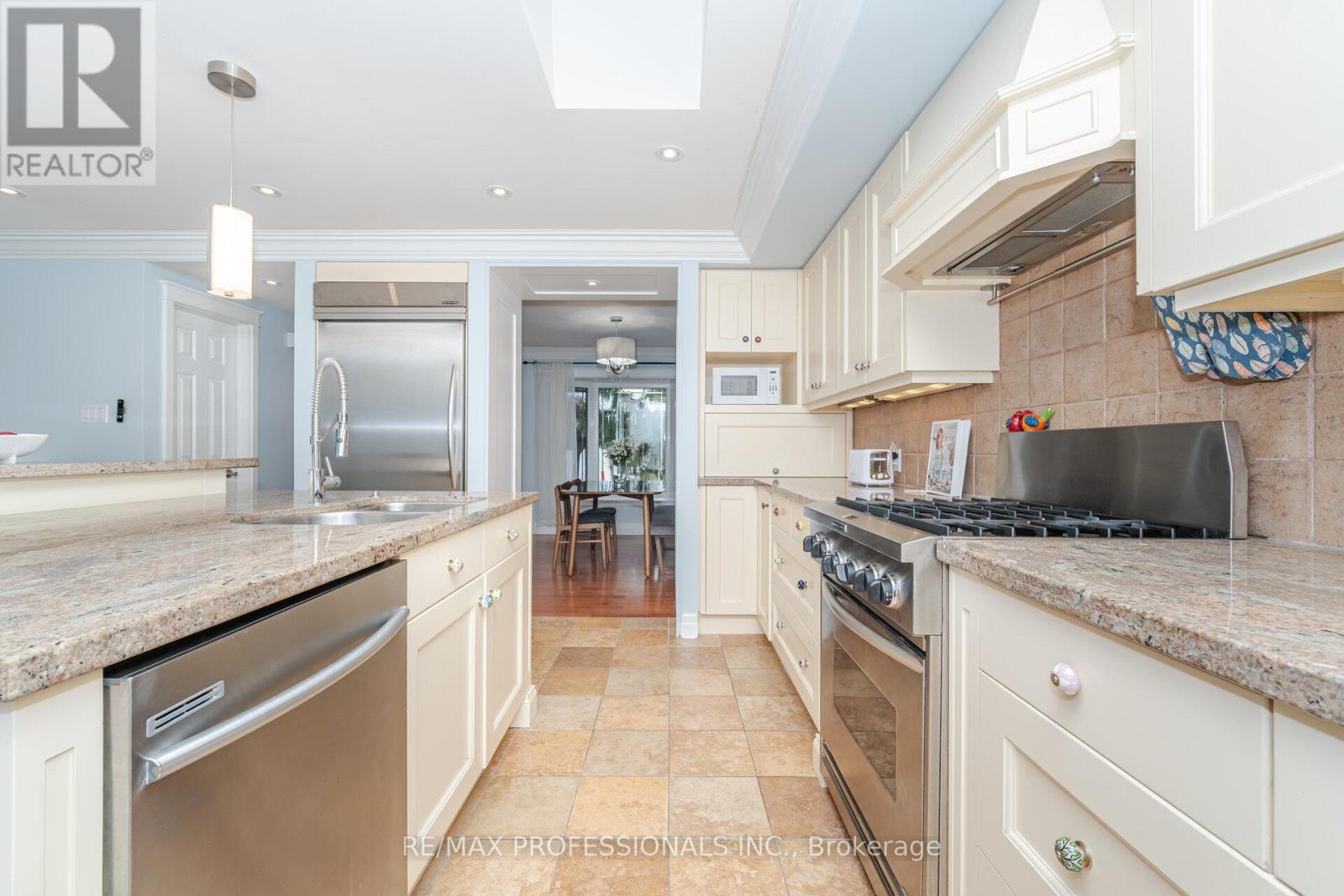 34 Lorraine Crescent, Brampton, Ontario  L6S 2R7 - Photo 16 - W12556024