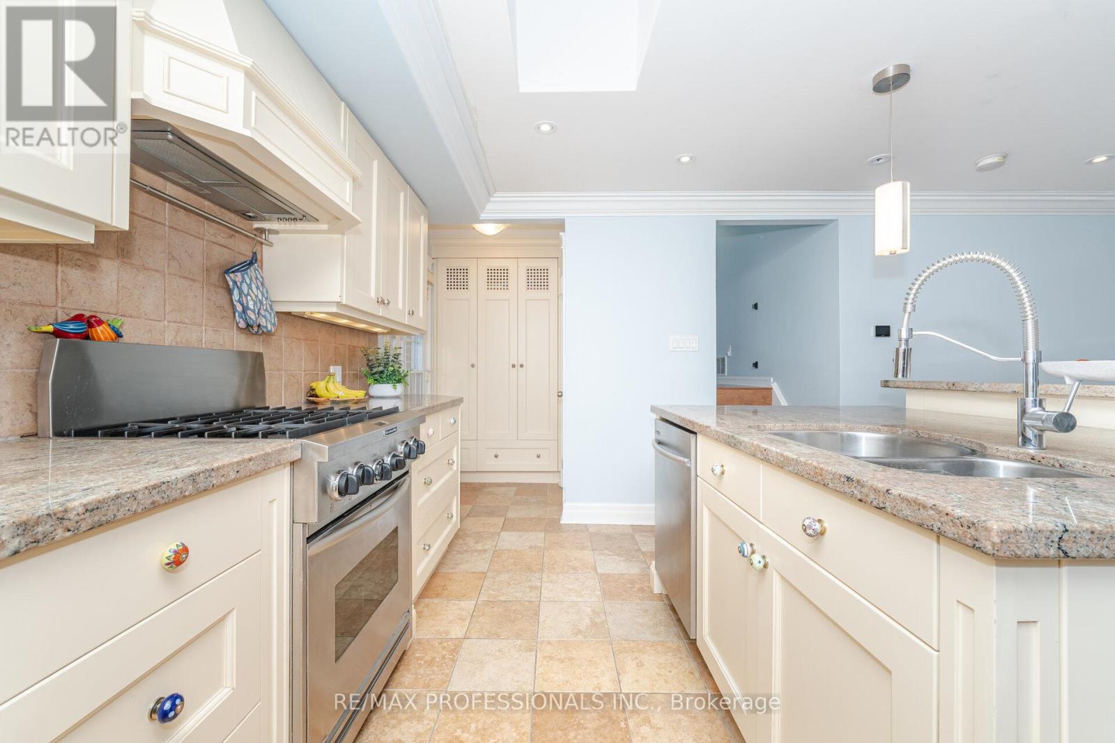 34 Lorraine Crescent, Brampton, Ontario  L6S 2R7 - Photo 17 - W12556024