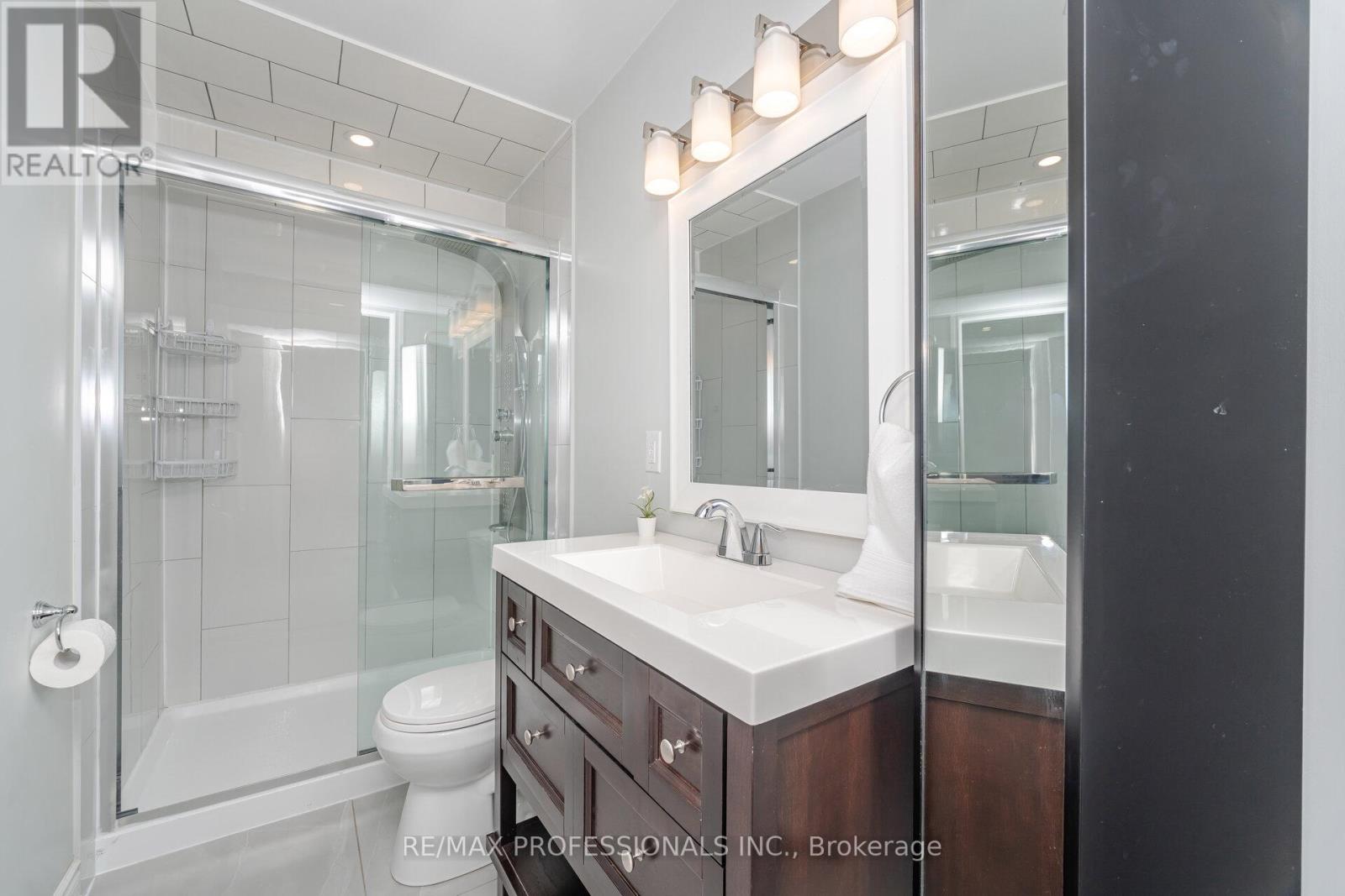 34 Lorraine Crescent, Brampton, Ontario  L6S 2R7 - Photo 33 - W12556024