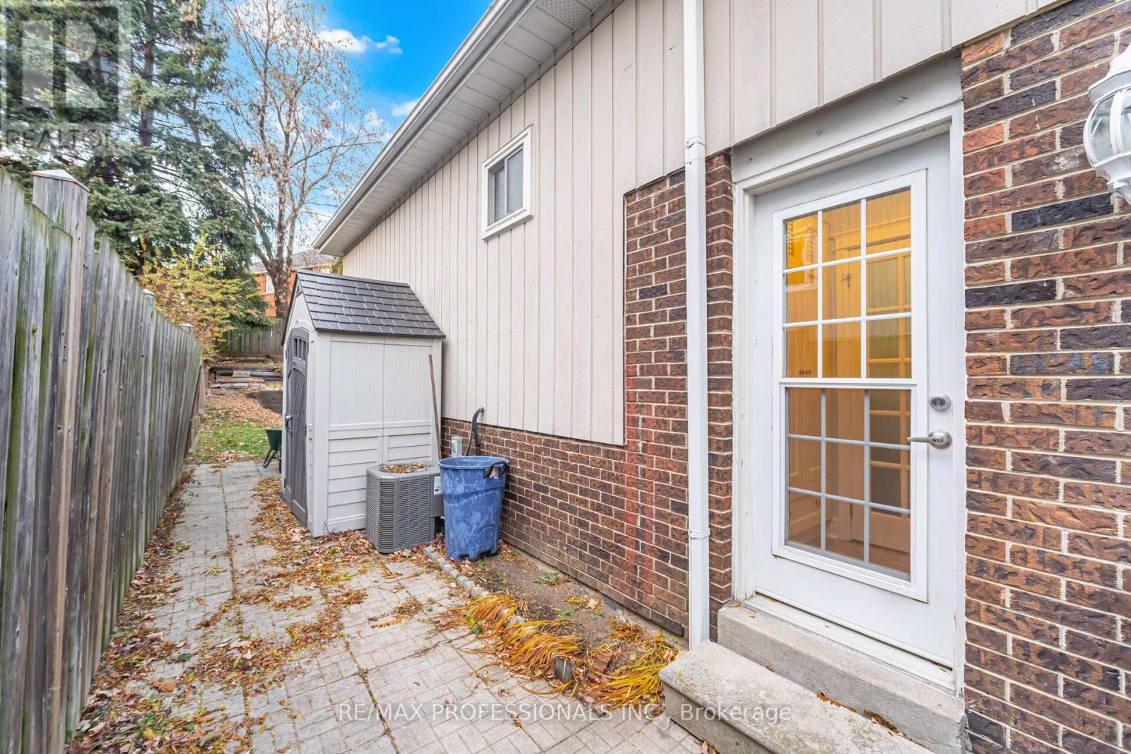 34 Lorraine Crescent, Brampton, Ontario  L6S 2R7 - Photo 35 - W12556024