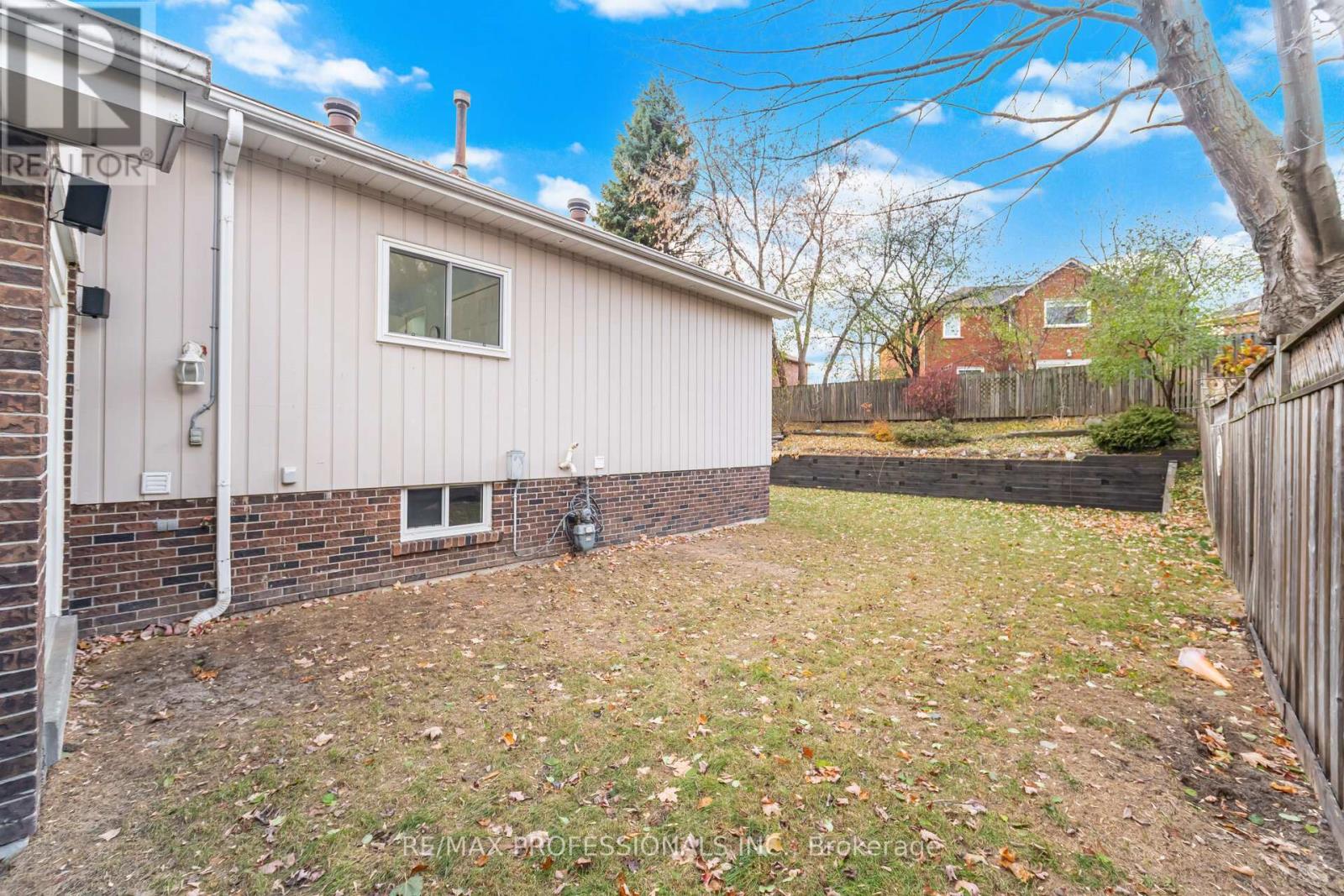 34 Lorraine Crescent, Brampton, Ontario  L6S 2R7 - Photo 36 - W12556024