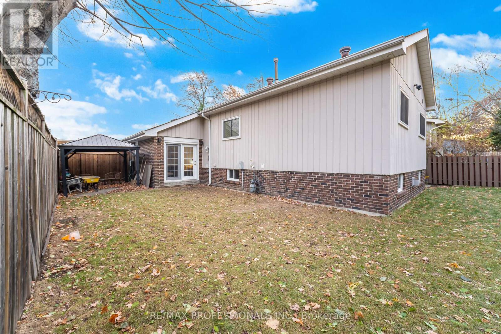 34 Lorraine Crescent, Brampton, Ontario  L6S 2R7 - Photo 37 - W12556024