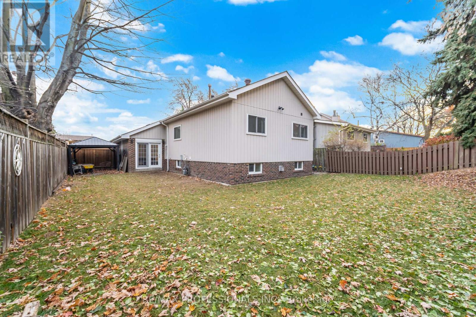 34 Lorraine Crescent, Brampton, Ontario  L6S 2R7 - Photo 39 - W12556024