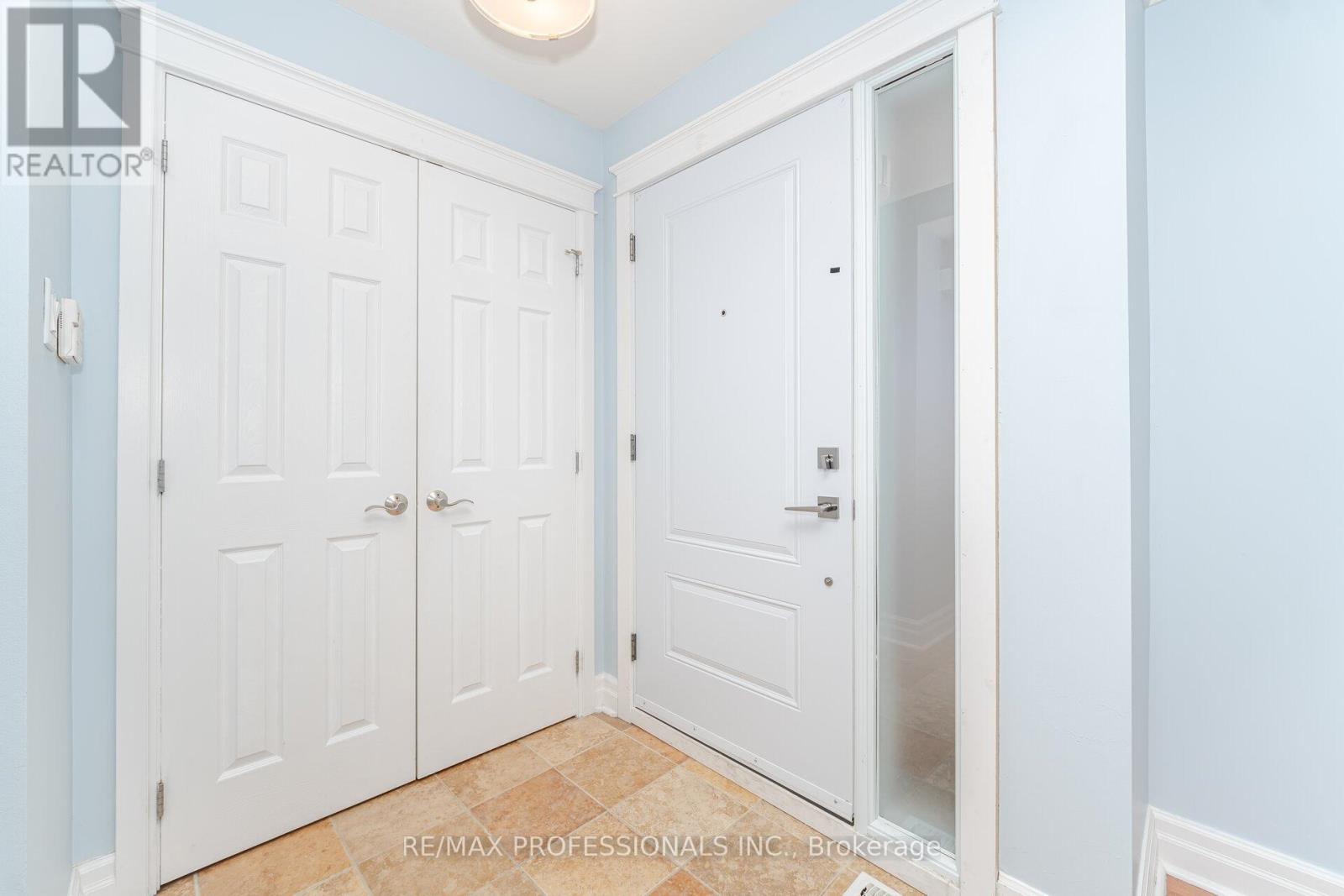 34 Lorraine Crescent, Brampton, Ontario  L6S 2R7 - Photo 6 - W12556024