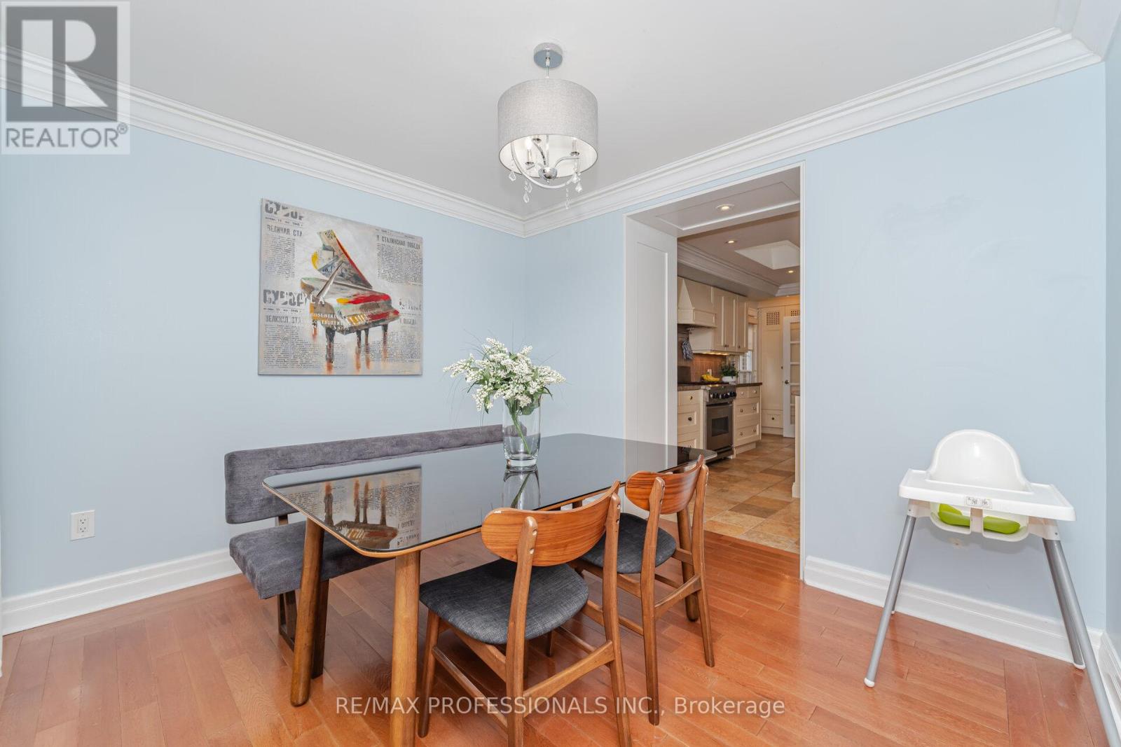 34 Lorraine Crescent, Brampton, Ontario  L6S 2R7 - Photo 8 - W12556024