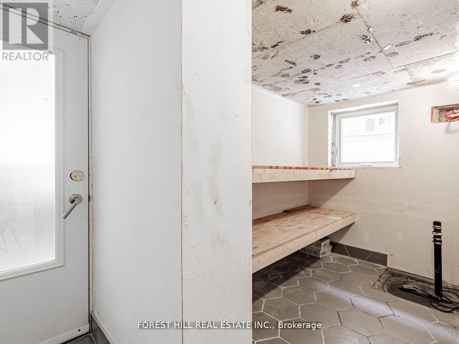 123 Bowie Avenue, Toronto, Ontario  M6E 2P8 - Photo 28 - W12556036