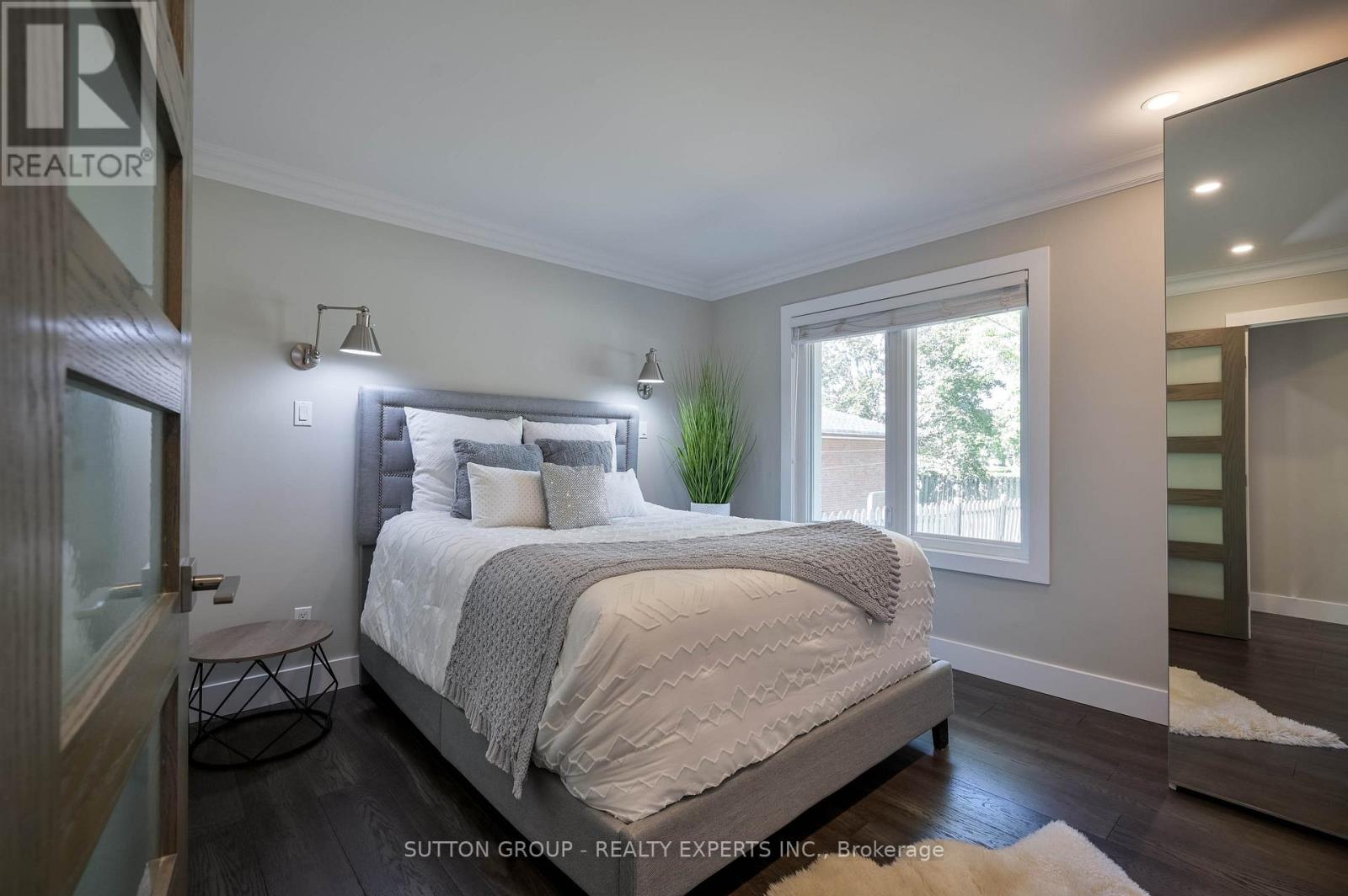 390 Wendall Place, Oakville, Ontario  L6K 2M1 - Photo 18 - W12556054