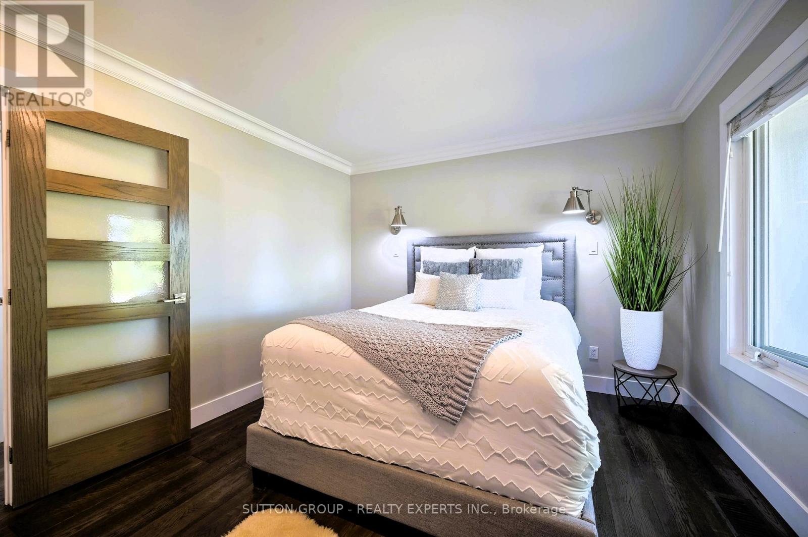 390 Wendall Place, Oakville, Ontario  L6K 2M1 - Photo 19 - W12556054