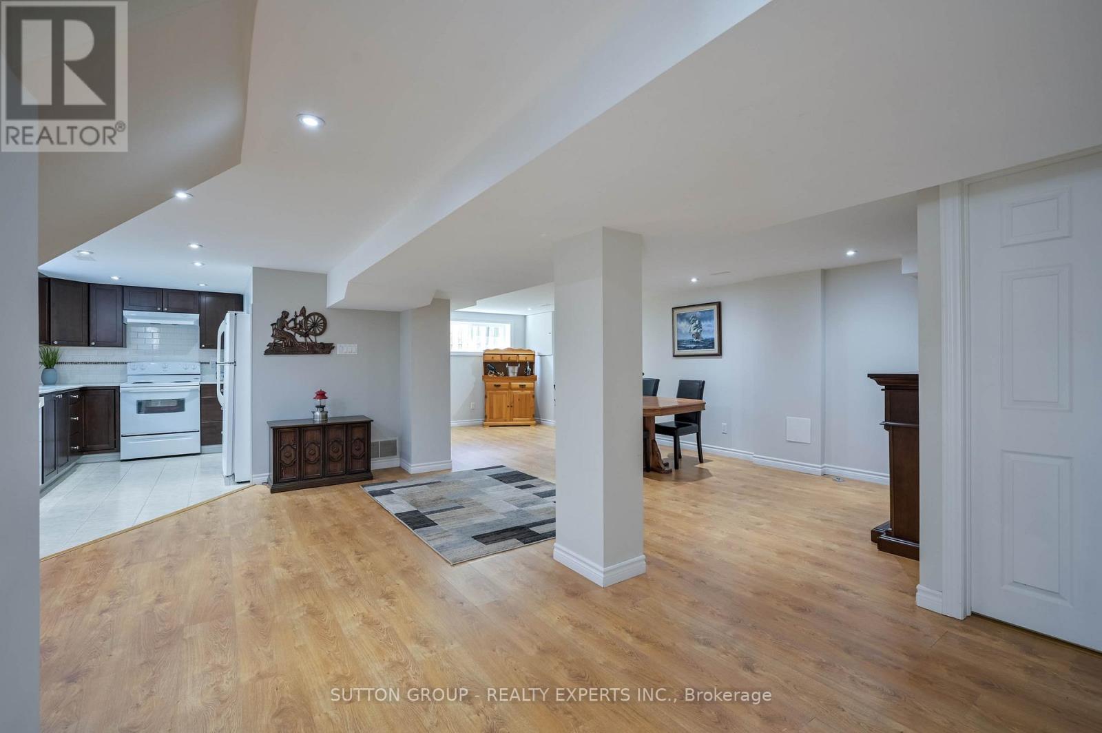 390 Wendall Place, Oakville, Ontario  L6K 2M1 - Photo 32 - W12556054