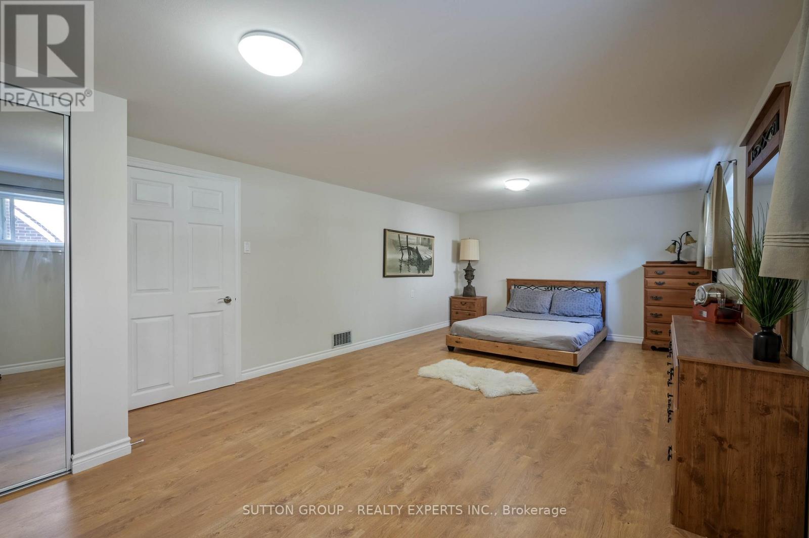 390 Wendall Place, Oakville, Ontario  L6K 2M1 - Photo 36 - W12556054