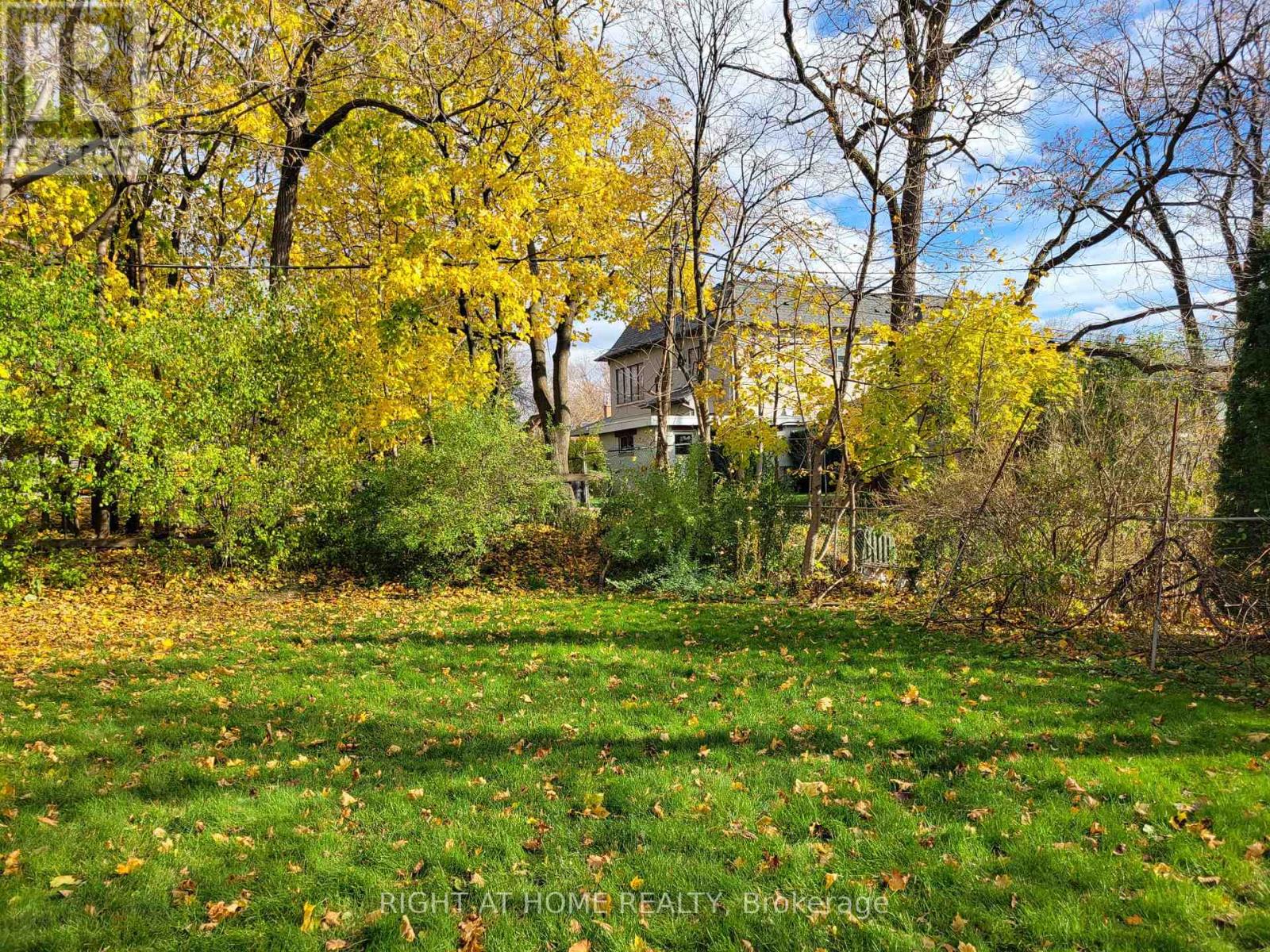 15 Blaketon Road, Toronto, Ontario  M9B 4V8 - Photo 6 - W12556068