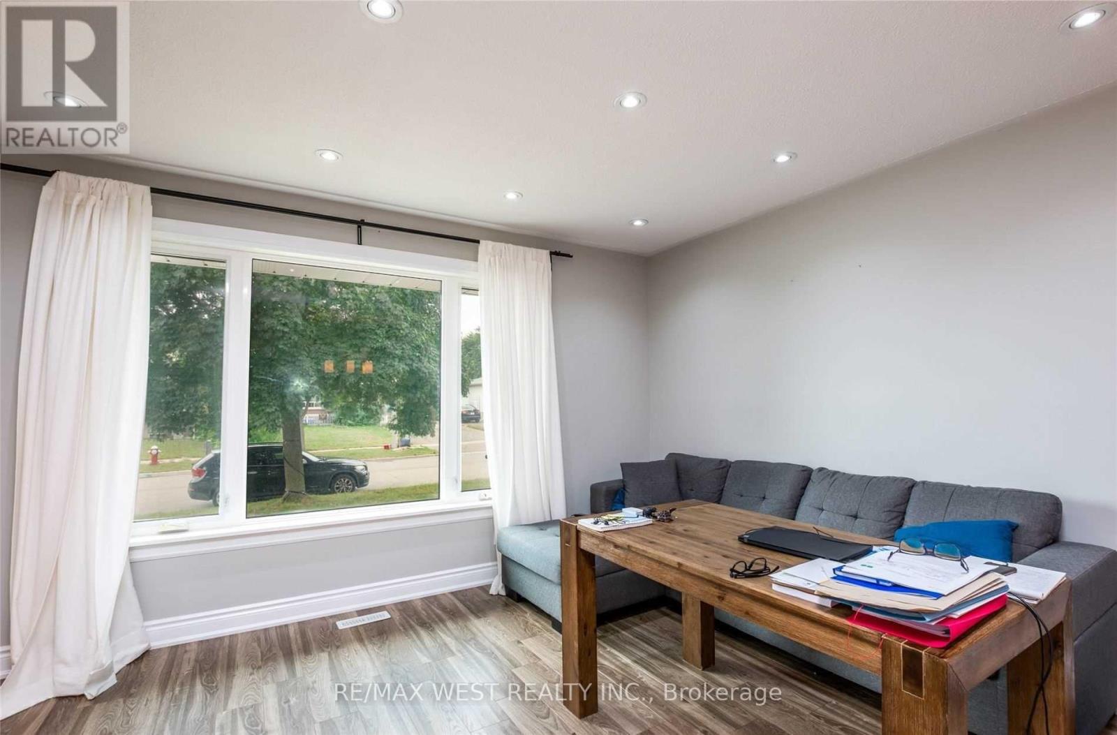 24 Gable Drive, Brampton, Ontario  L6V 2H1 - Photo 4 - W12556072