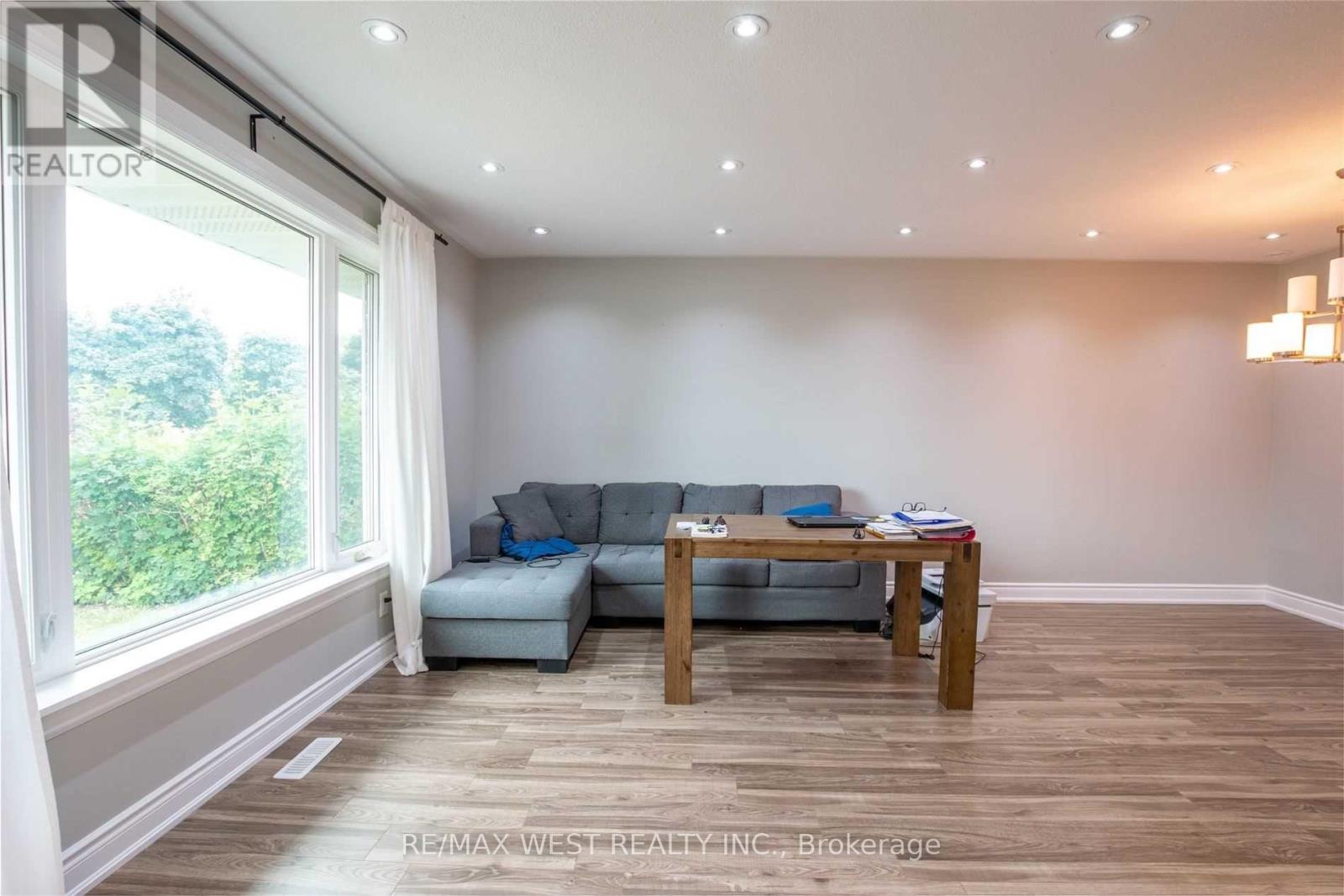 24 Gable Drive, Brampton, Ontario  L6V 2H1 - Photo 6 - W12556072