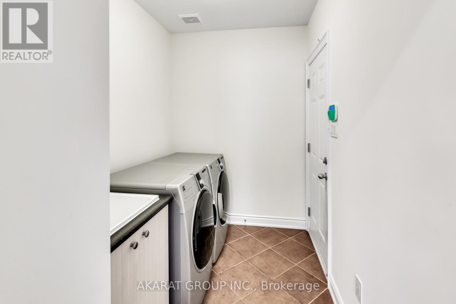 2394 Alstep Way, Oakville, Ontario  L6M 0R5 - Photo 10 - W12556090