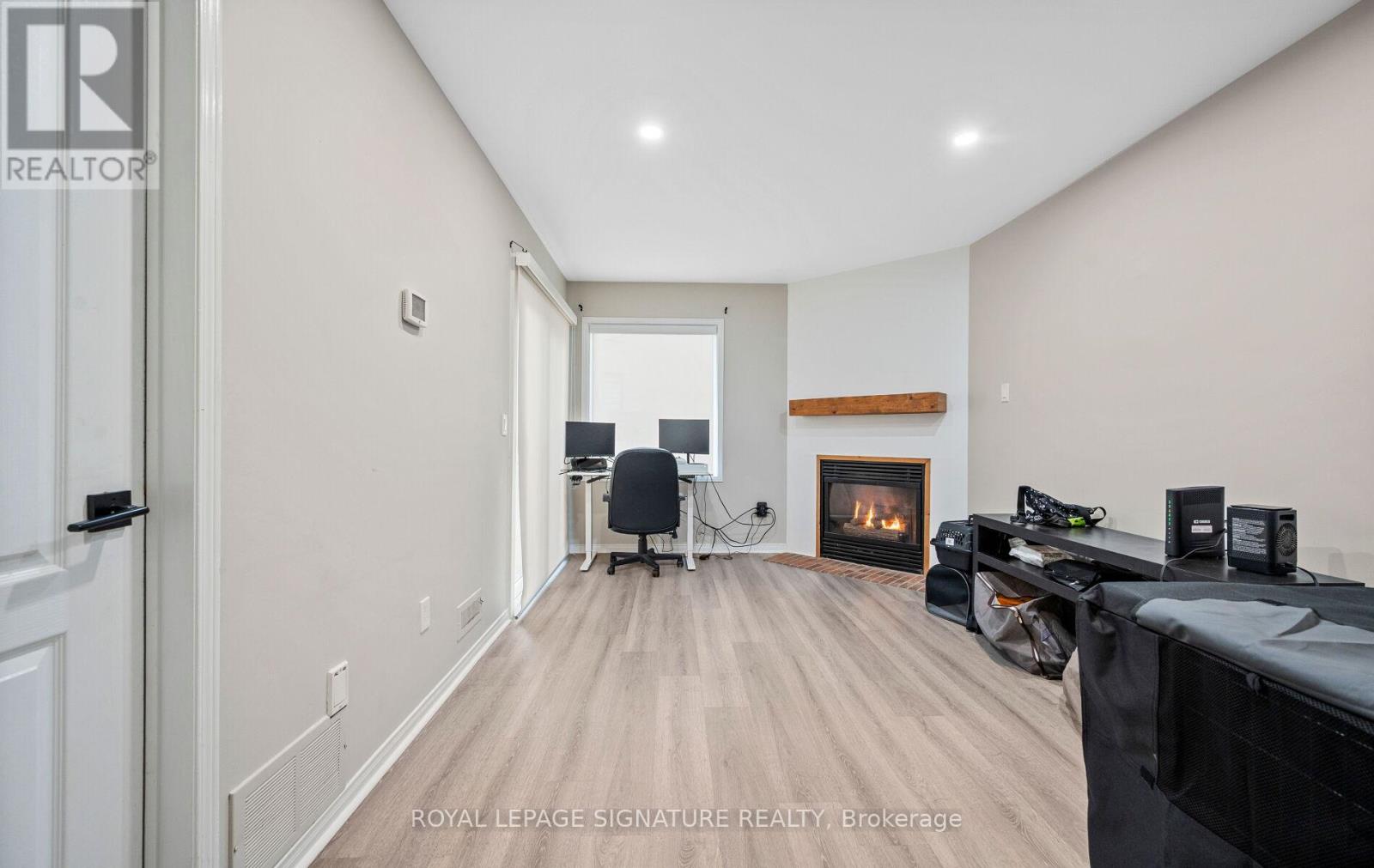 2320 Strawfield Court, Oakville, Ontario  L6H 6C2 - Photo 11 - W12556102