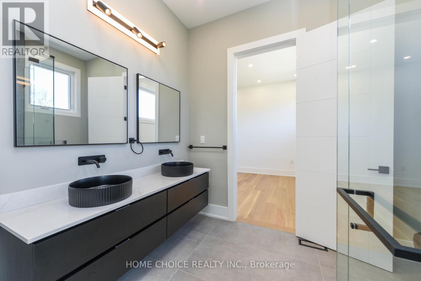 310 Tuck Drive S, Burlington, Ontario  L7L 2R1 - Photo 30 - W12556126