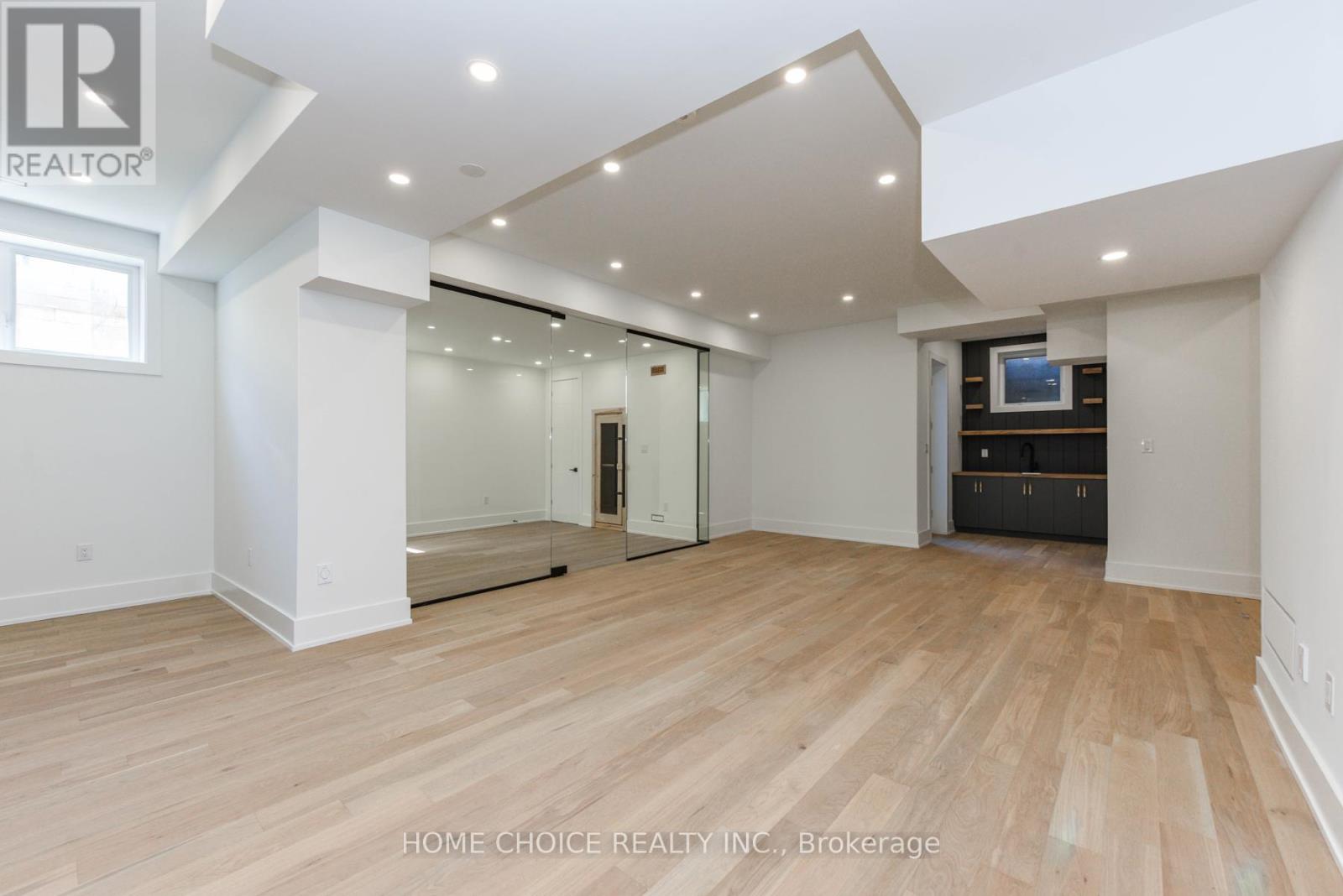 310 Tuck Drive S, Burlington, Ontario  L7L 2R1 - Photo 33 - W12556126