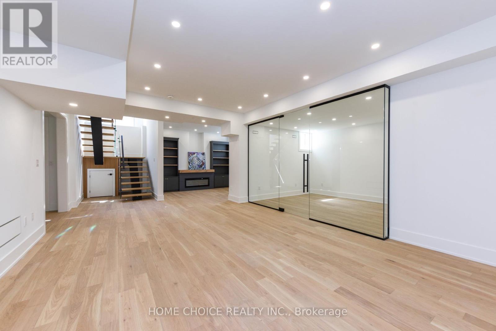 310 Tuck Drive S, Burlington, Ontario  L7L 2R1 - Photo 35 - W12556126