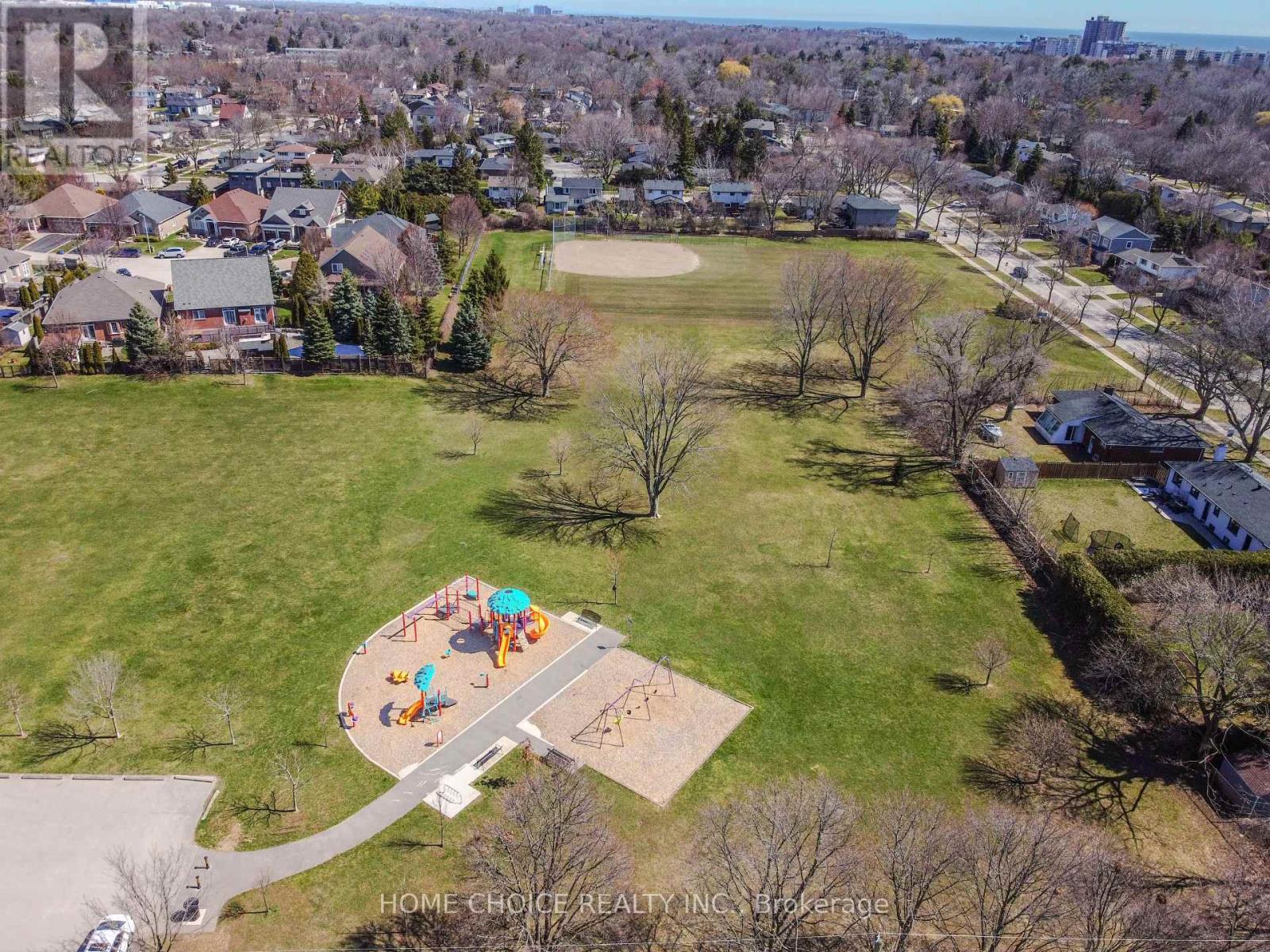 310 Tuck Drive S, Burlington, Ontario  L7L 2R1 - Photo 4 - W12556126