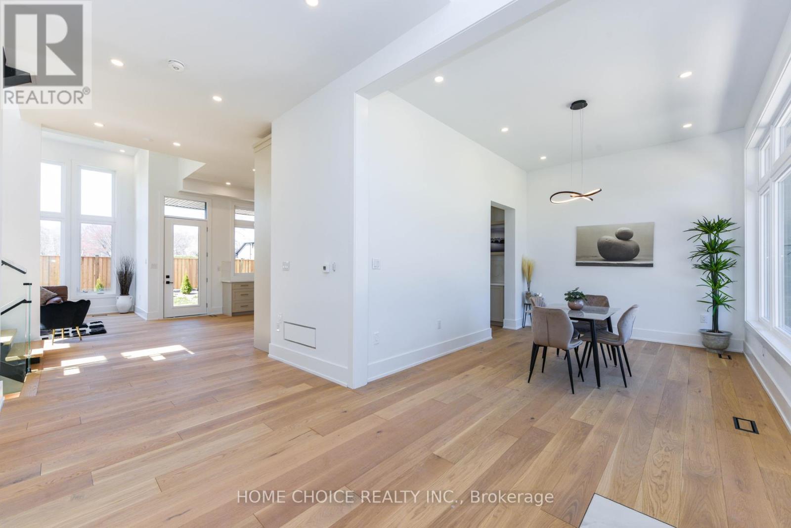 310 Tuck Drive S, Burlington, Ontario  L7L 2R1 - Photo 5 - W12556126