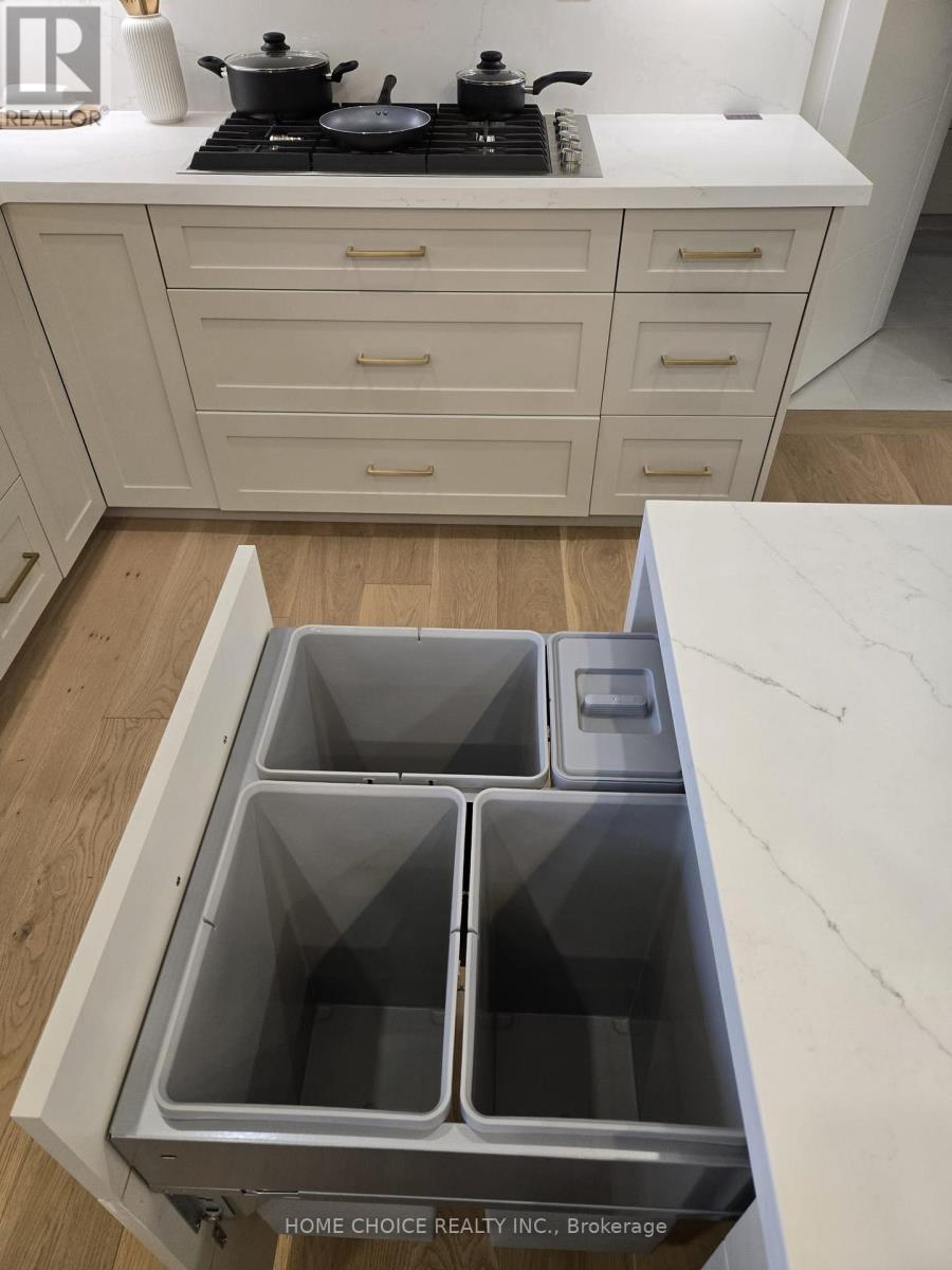 310 Tuck Drive S, Burlington, Ontario  L7L 2R1 - Photo 9 - W12556126