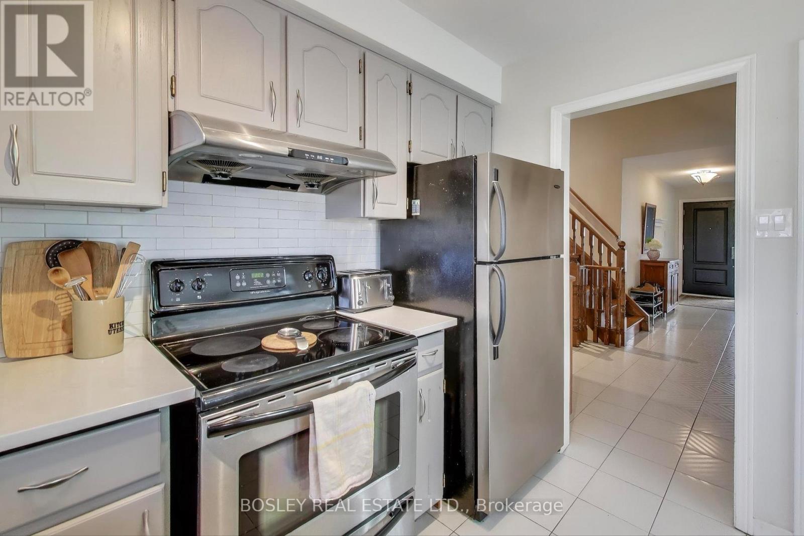 30 Jane Osler Boulevard, Toronto, Ontario  M6A 1W7 - Photo 11 - W12556128