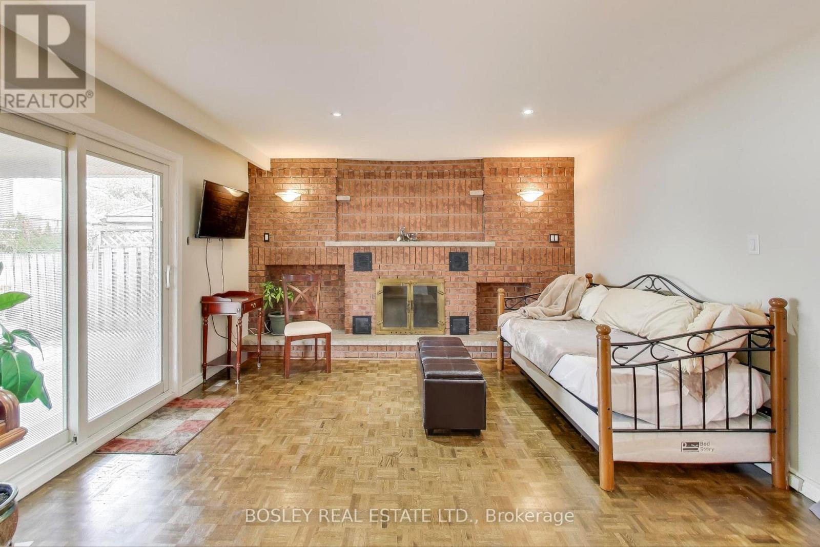 30 Jane Osler Boulevard, Toronto, Ontario  M6A 1W7 - Photo 14 - W12556128