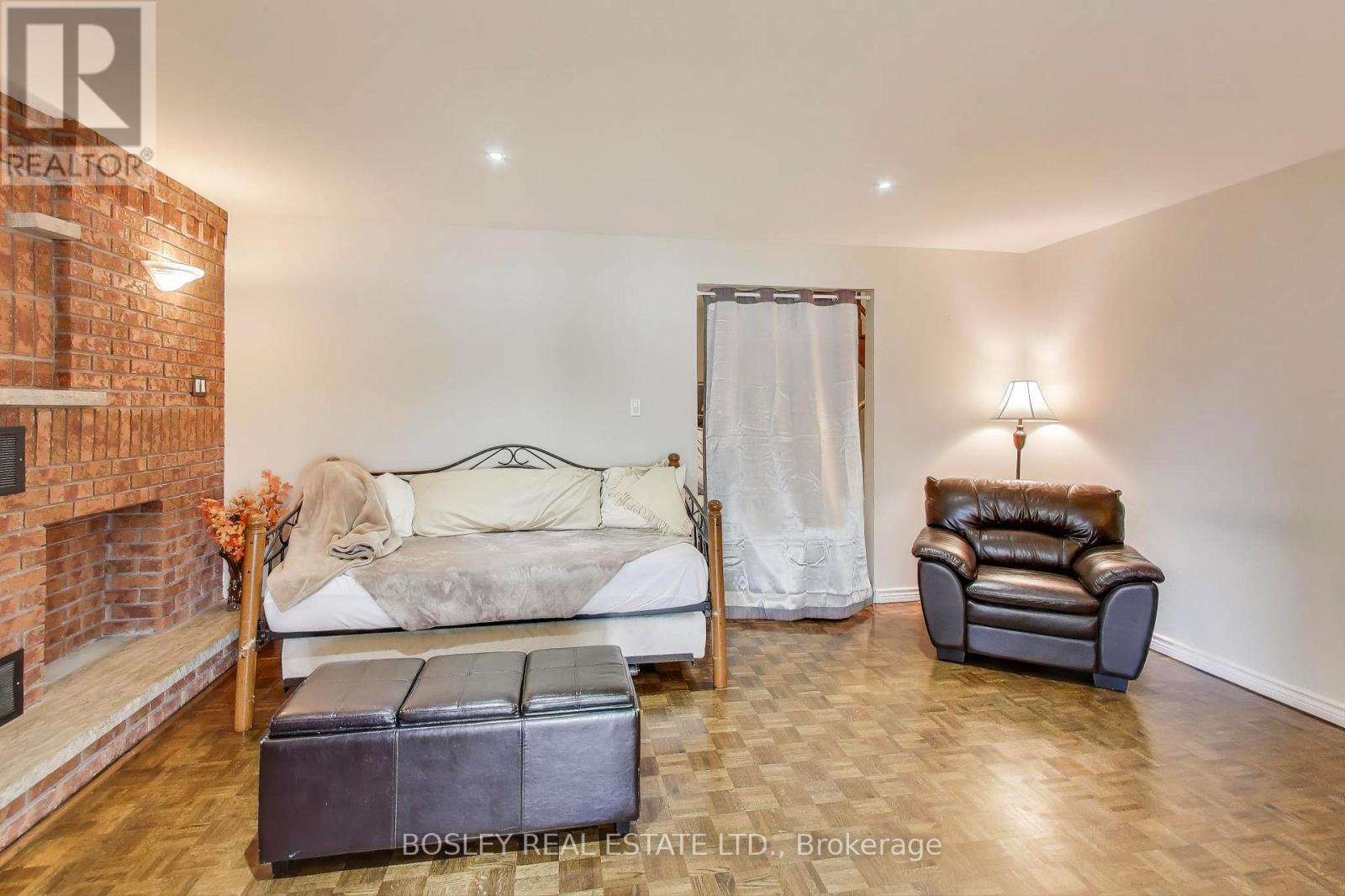 30 Jane Osler Boulevard, Toronto, Ontario  M6A 1W7 - Photo 15 - W12556128