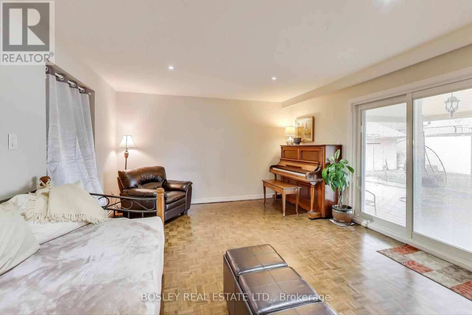 30 Jane Osler Boulevard, Toronto, Ontario  M6A 1W7 - Photo 16 - W12556128