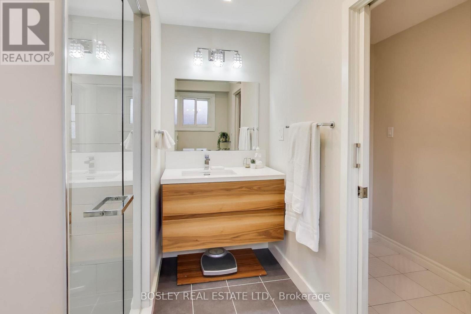 30 Jane Osler Boulevard, Toronto, Ontario  M6A 1W7 - Photo 17 - W12556128