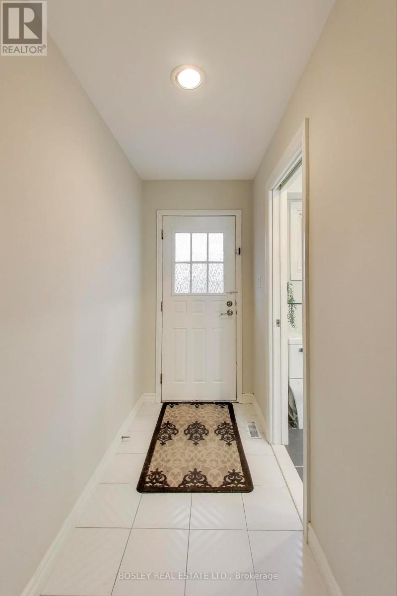 30 Jane Osler Boulevard, Toronto, Ontario  M6A 1W7 - Photo 19 - W12556128