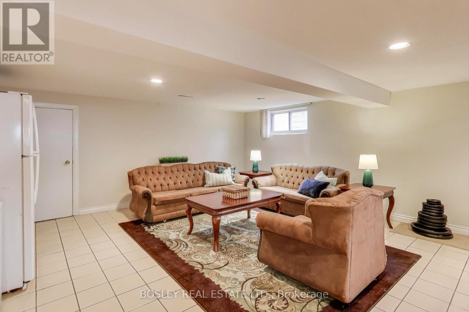 30 Jane Osler Boulevard, Toronto, Ontario  M6A 1W7 - Photo 32 - W12556128