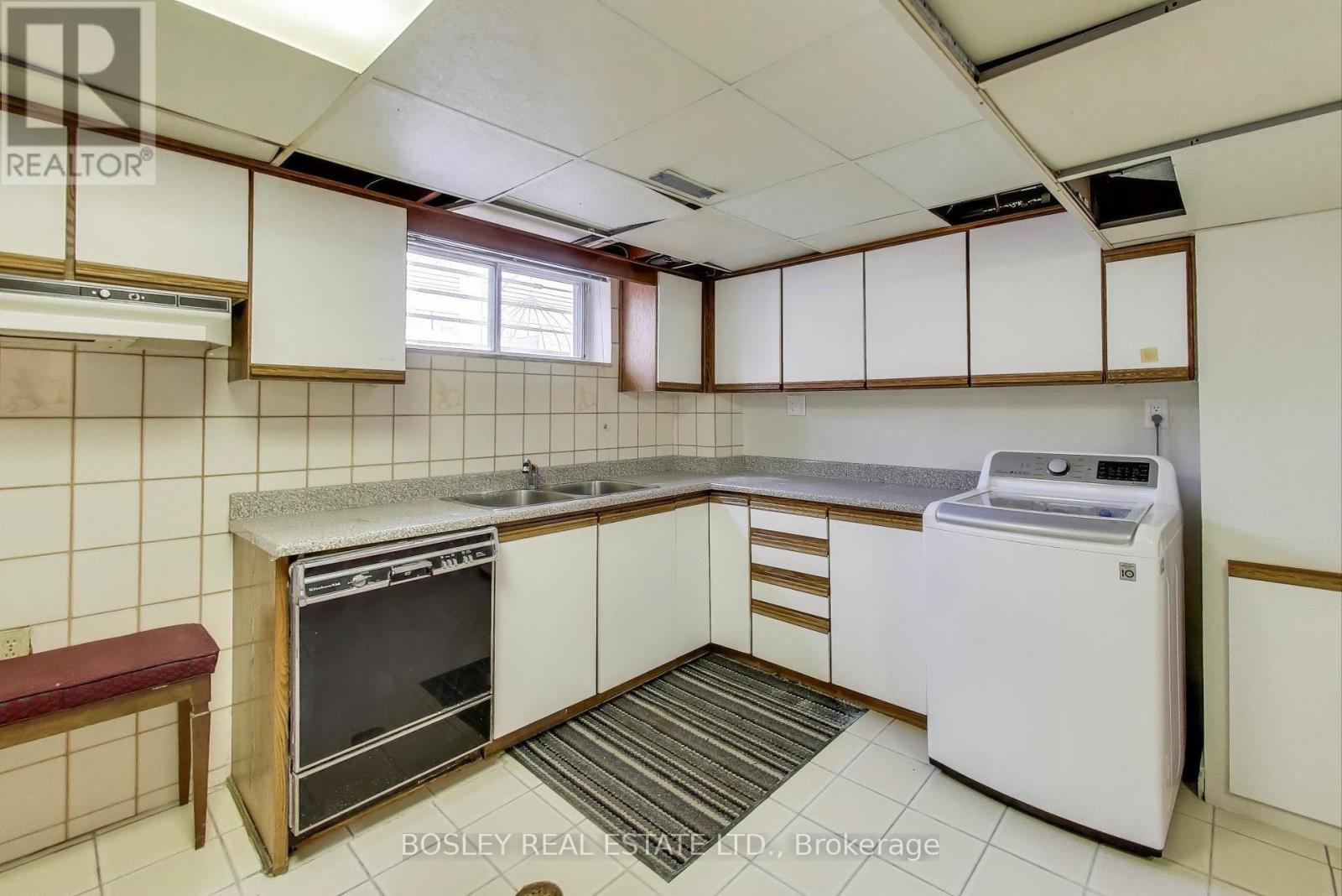 30 Jane Osler Boulevard, Toronto, Ontario  M6A 1W7 - Photo 35 - W12556128