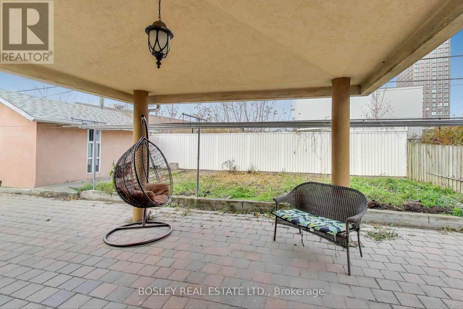 30 Jane Osler Boulevard, Toronto, Ontario  M6A 1W7 - Photo 36 - W12556128