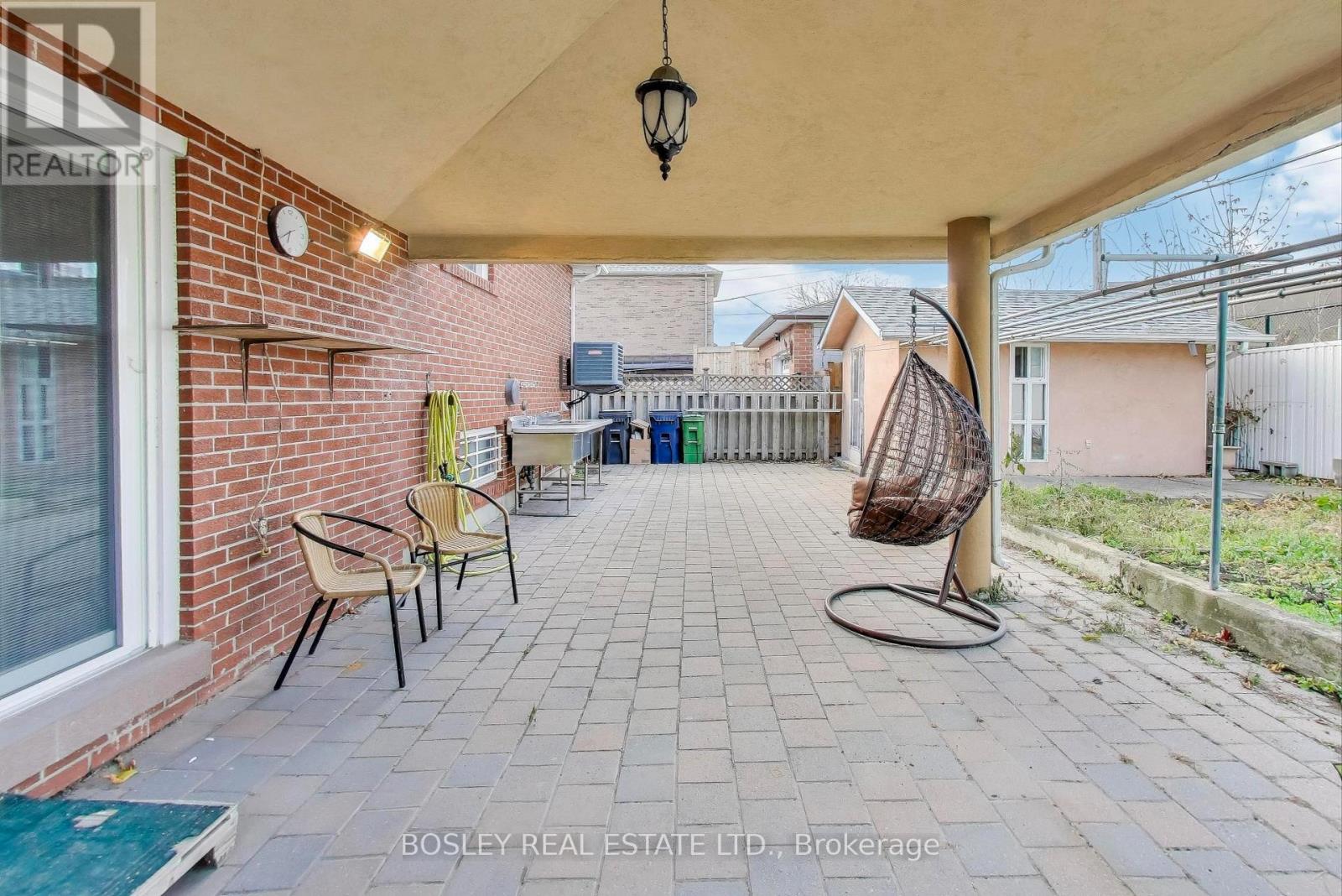 30 Jane Osler Boulevard, Toronto, Ontario  M6A 1W7 - Photo 38 - W12556128