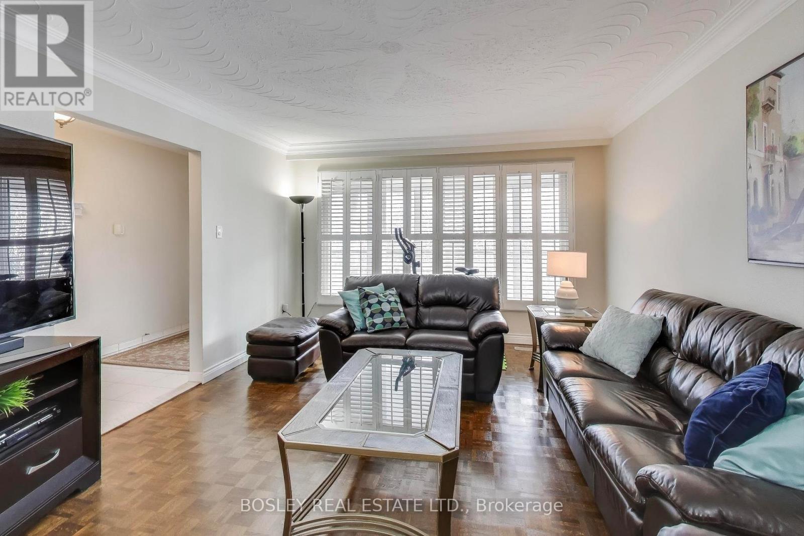 30 Jane Osler Boulevard, Toronto, Ontario  M6A 1W7 - Photo 5 - W12556128