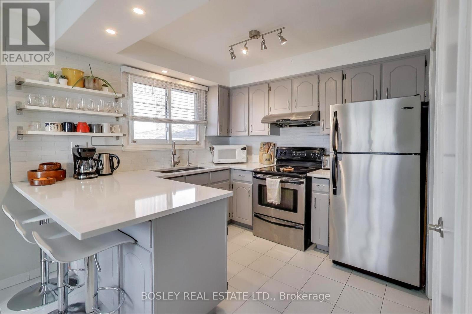 30 Jane Osler Boulevard, Toronto, Ontario  M6A 1W7 - Photo 9 - W12556128