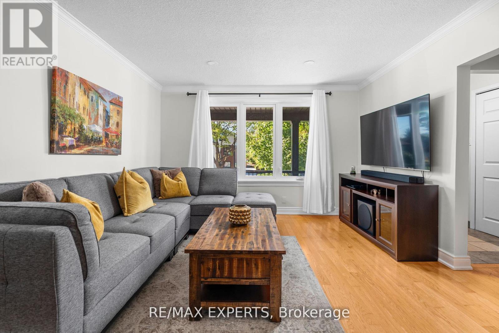 11 Smallwood Drive, Toronto, Ontario  M3M 1K9 - Photo 11 - W12556130