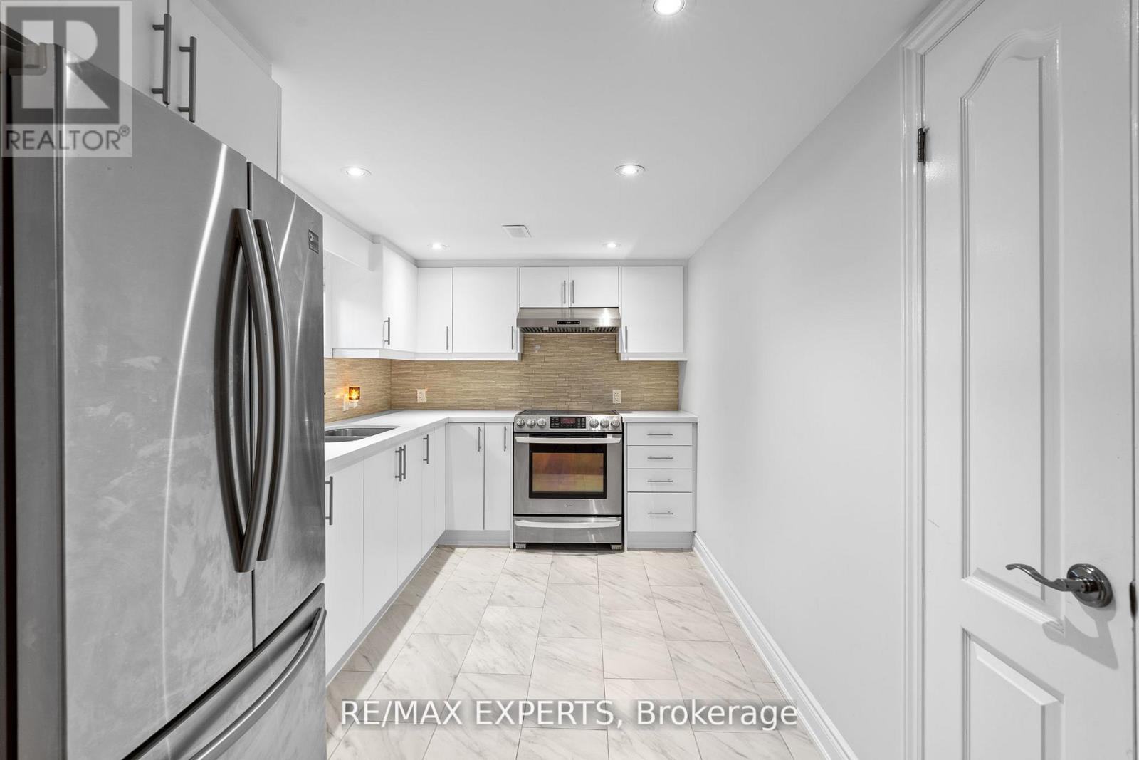 11 Smallwood Drive, Toronto, Ontario  M3M 1K9 - Photo 23 - W12556130